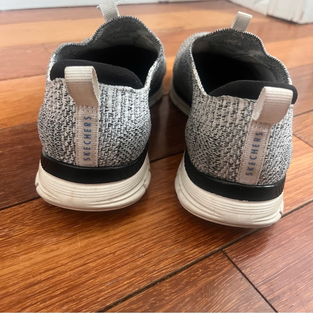 Skechers Luminate size 7.5 - Picture 9 of 10